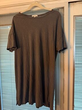 Z Supply Women’s Short Sleeve Relaxed Dress Tee in Charcoal